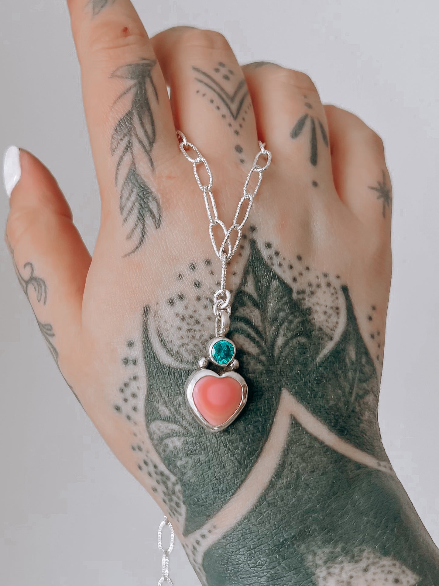 Queen Conch x CZ Heart Necklace